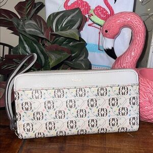 Fossil Cream and Tan Patterned Wristlet